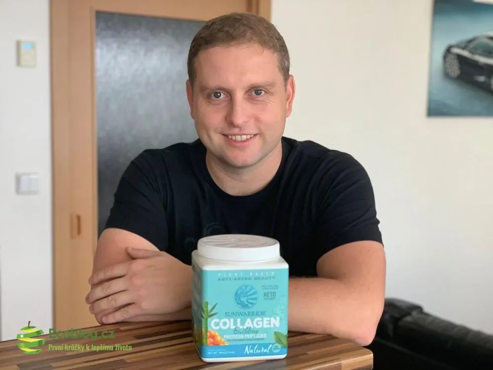 Rozmíchávání Sunwarrior Collagen Builder do smoothie