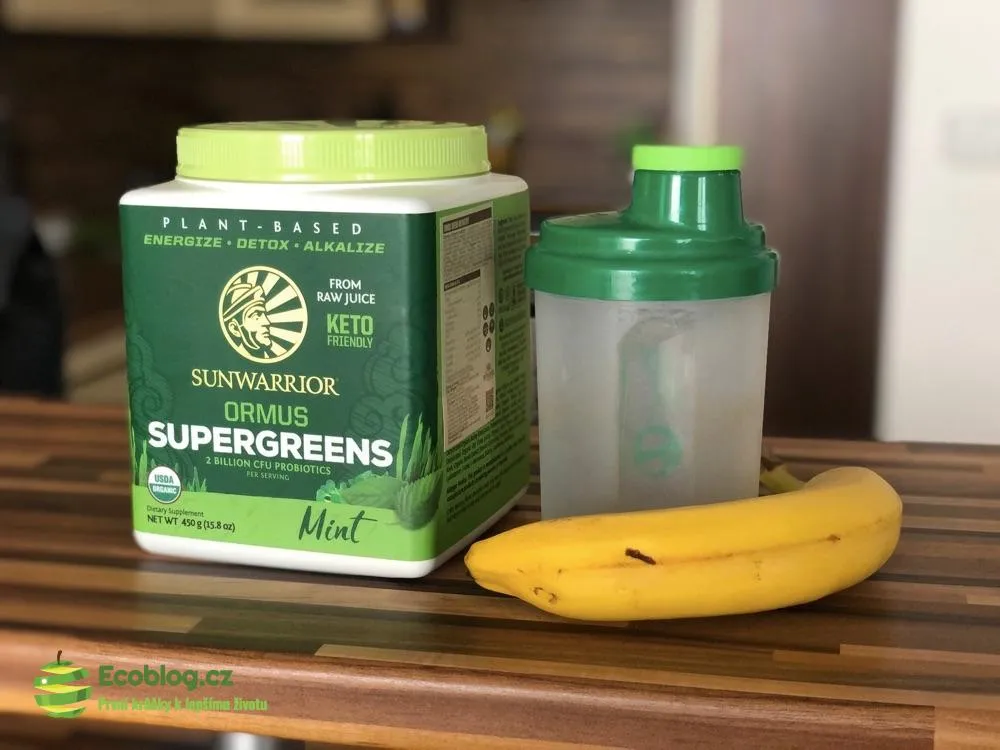 Sunwarrior Ormus SuperGreens jako součást každodenního pitného režimu