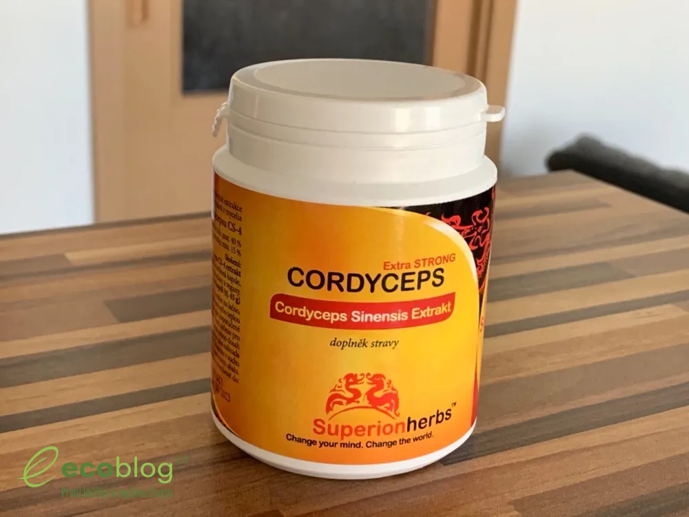 Cordyceps od Superionherbs, balení a kapsle připravené k užívání
