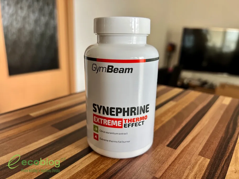 Balení Synefrin od GymBeam po doručení na stole