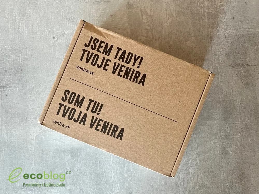 Spokojená žena s balením Venira Hormonální rovnováha