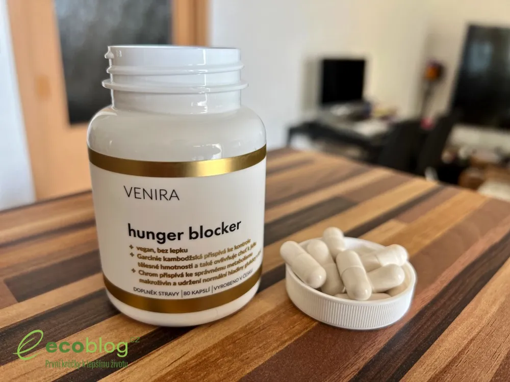 Venira Hunger Blocker připravený k užití u sklenice vody