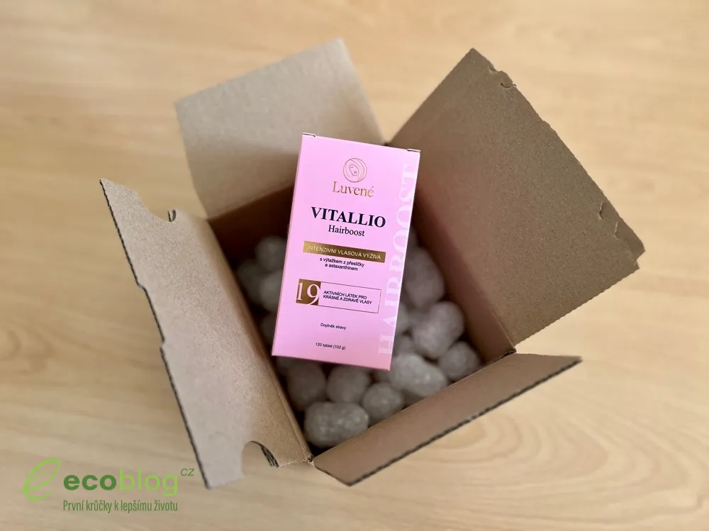 Balení vlasových vitamínů Vitallio Hairboost od značky Lovio na stole
