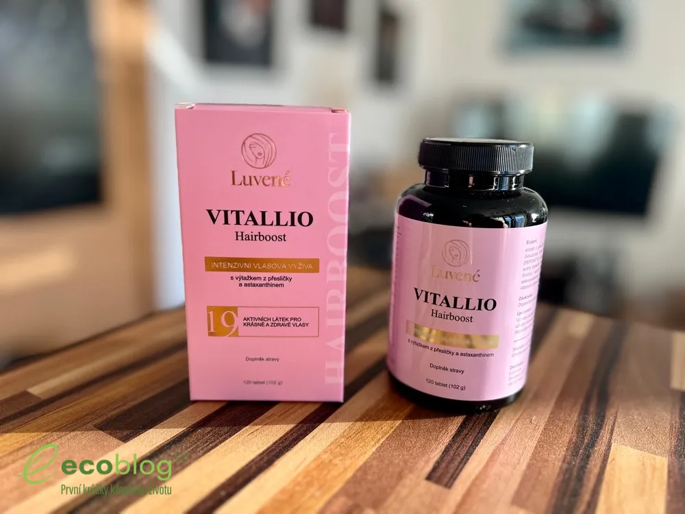Detail tablet Vitallio Hairboost vysypaných z balení