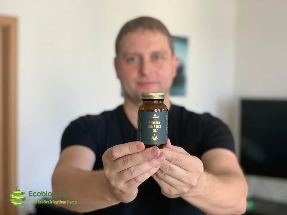 Detail kapslí Vitalvibe Synergy CBD & MCT