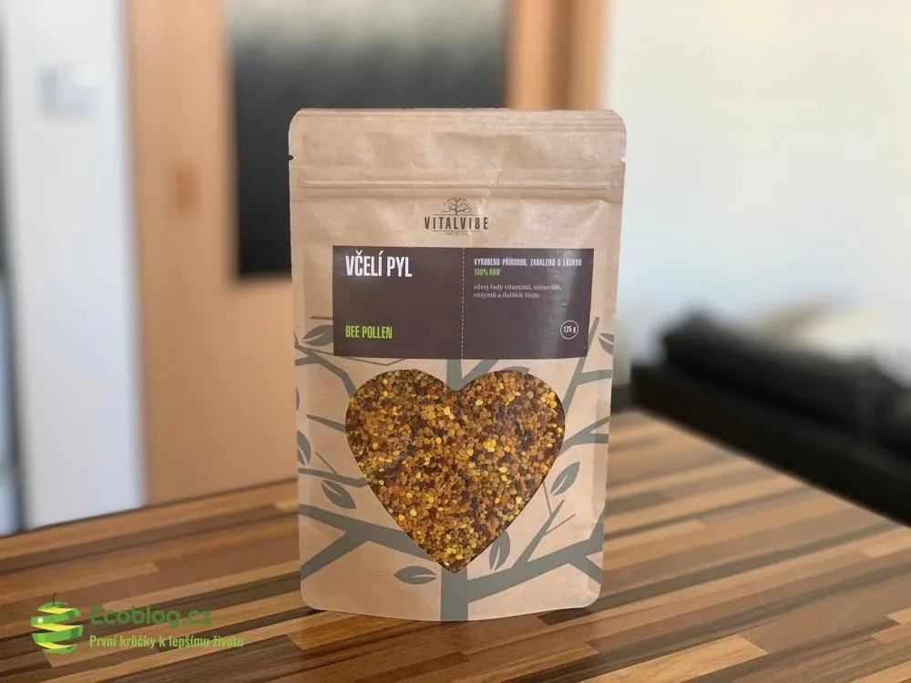 Včelí pyl Vitalvibe přidaný do koktejlu a nápoje