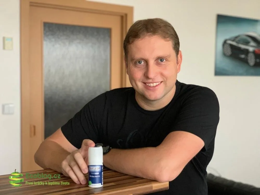 Aplikace pánského přírodního deodorantu Weleda po holení
