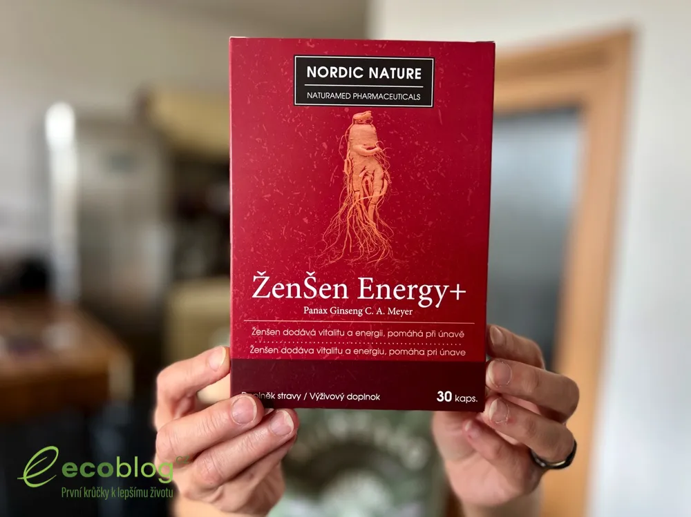 Balení Ženšen Energy+ na stole během měsíčního testu