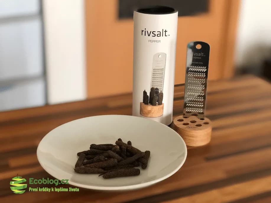 Nastrouhaný čerstvý jávský pepř z pepřenky Rivsalt