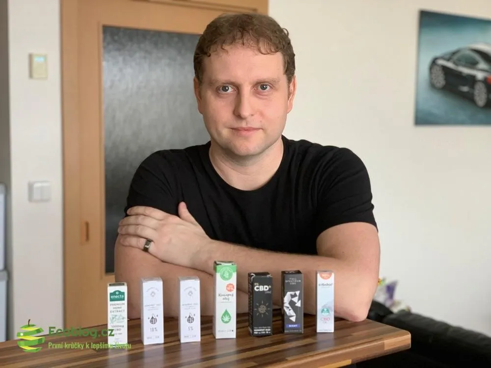 Srovnání více značek CBD olejů a kapek vedle sebe