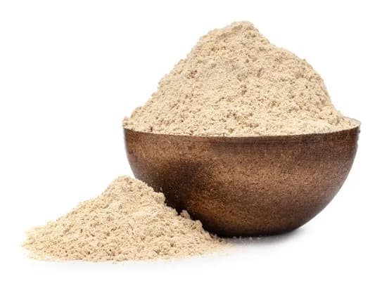 Maca peruánská v prášku v misce