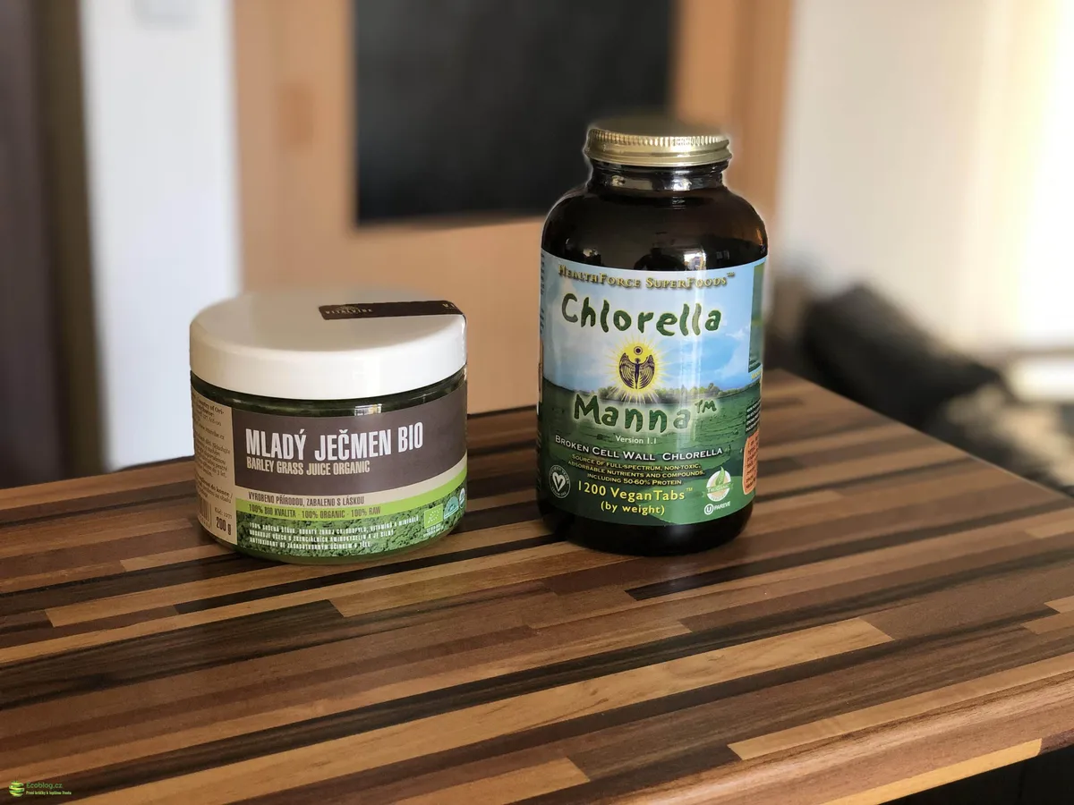 Tablety Chlorella Mana od Vitalvibe připravené na dávku