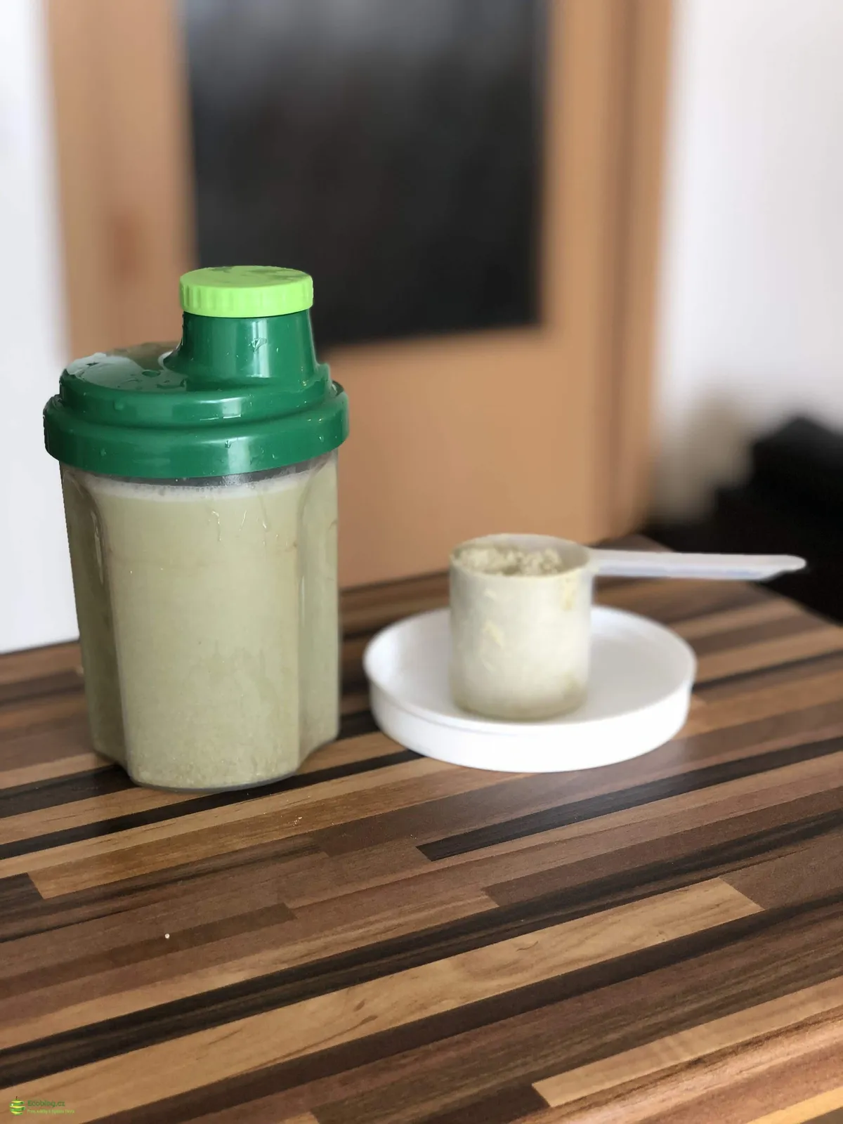 Detail prášku Vitalvibe Complete Power se směsí zelených superpotravin