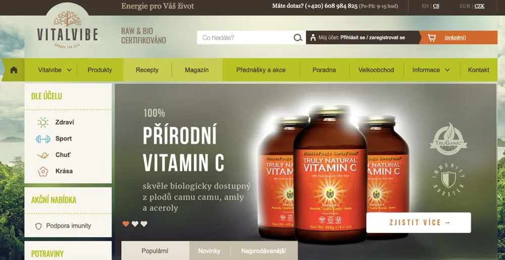 Produkty Vitalvibe z prvního nákupu rozložené na stole, BIO a RAW potraviny