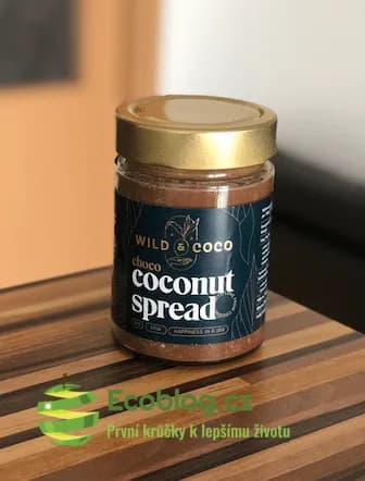 Tři kokosové pomazánky Wild & Coco ve skle: čokoládová, kešu a karameláda