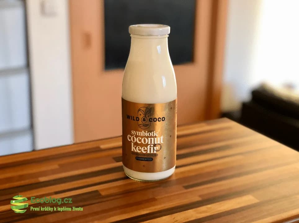 Wild & Coco Natural Symbiotic Cocofir, fermentovaný kokosový kefír ve skleněné lahvi