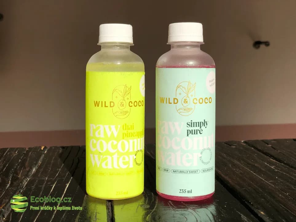 Wild & Coco kokosová voda s lehce růžovým odstínem