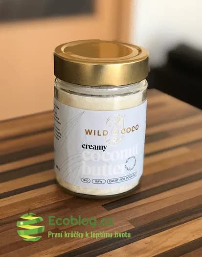 Sklenice kokosového másla Wild & Coco připravená k testu