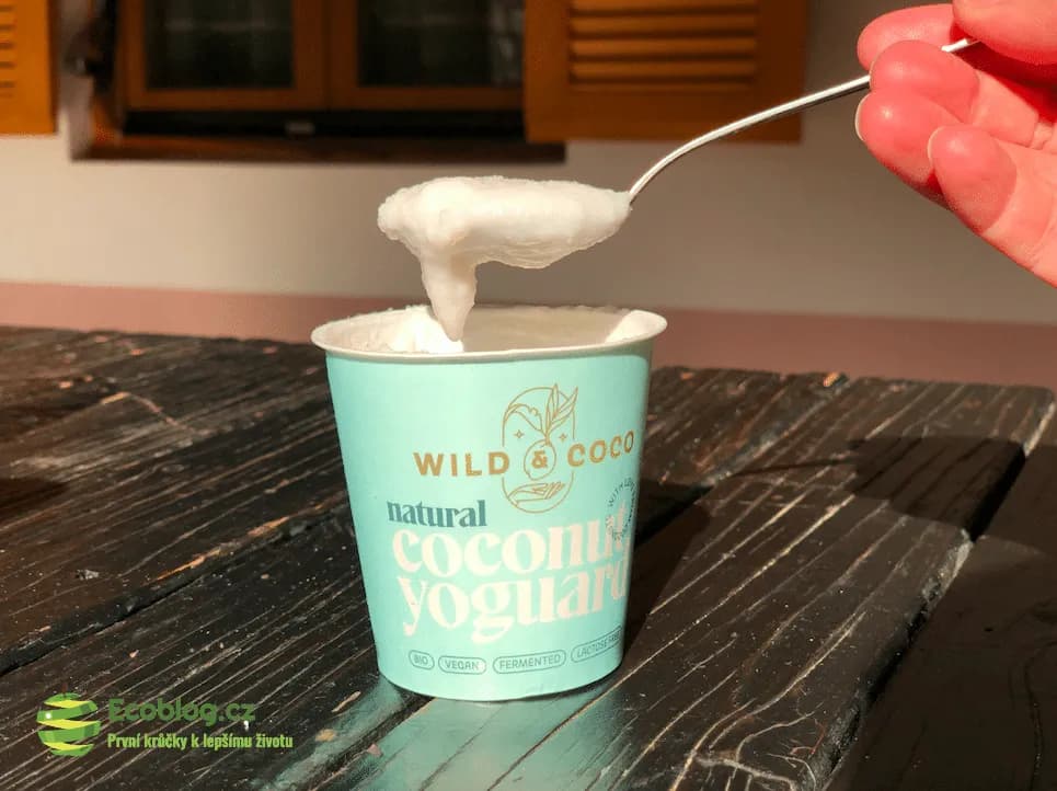 Kokosový jogurt Wild & Coco Natural Primebiotic Cocoguard připravený ke snídani